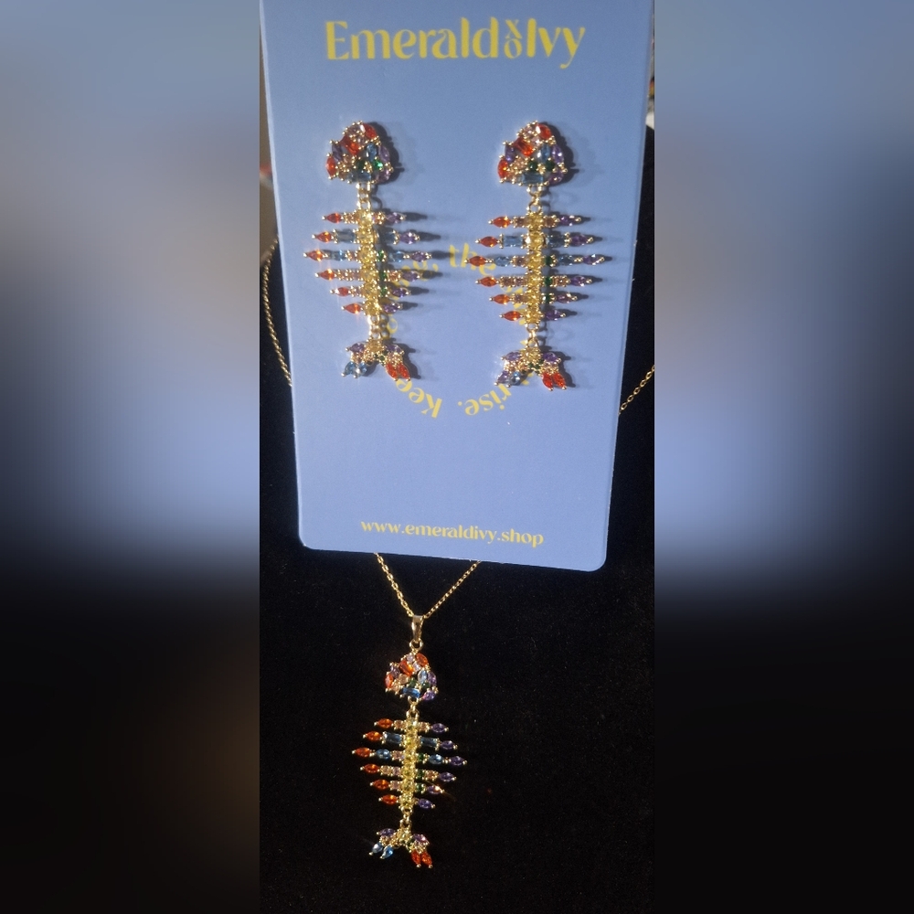 NIP Emerald xo Ivy Boutique Brand Fish Bone Rhinestone Earrings & Necklace
